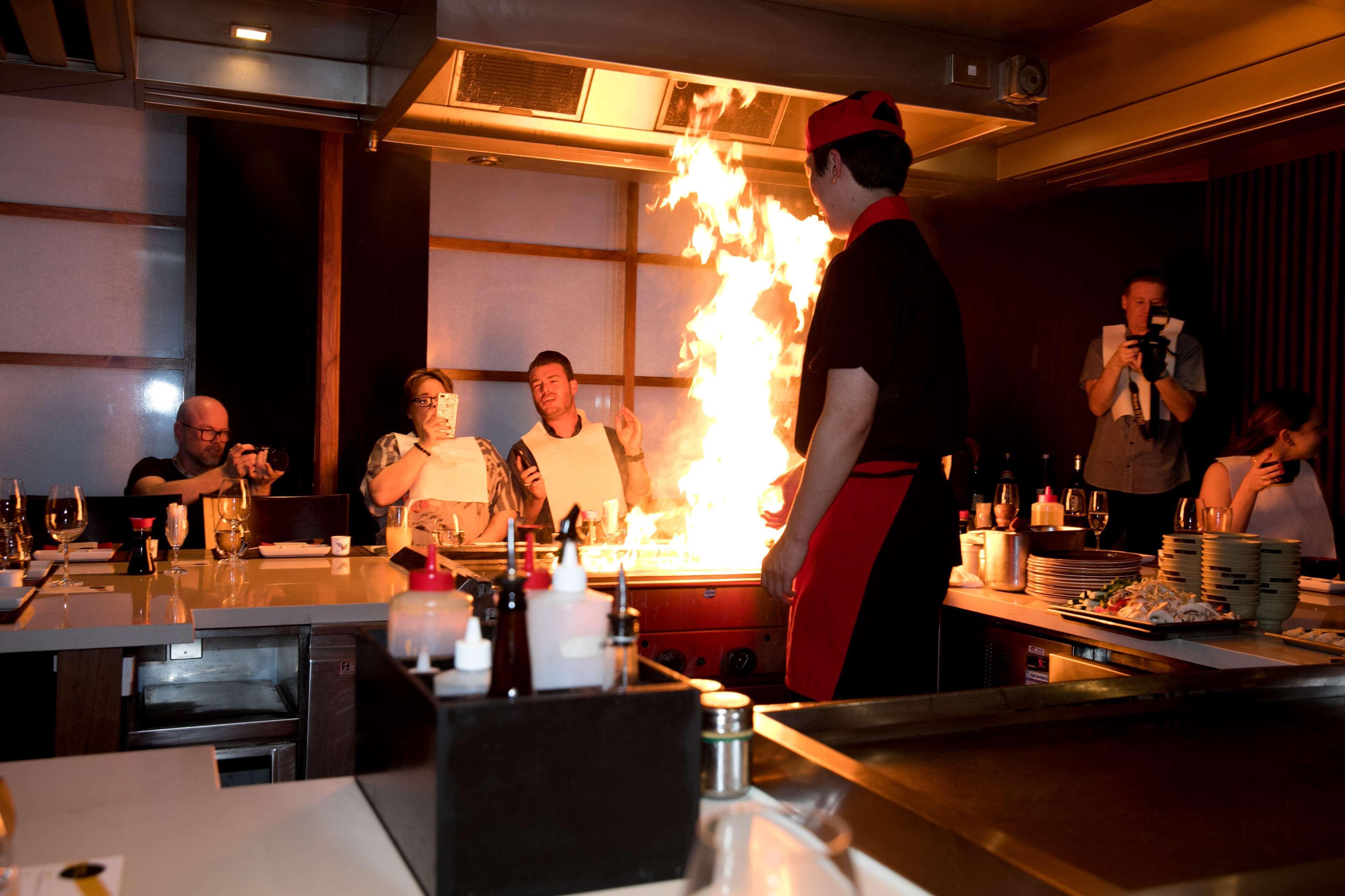 Отель Jw Marriott Окленд Экстерьер фото Teppanyaki cooking